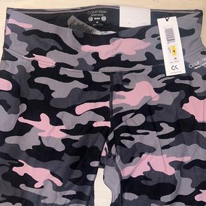 SWEAT WICKING 7/8 CALVIN KLEIN PERFORMANCE CAMO LEGGINGS